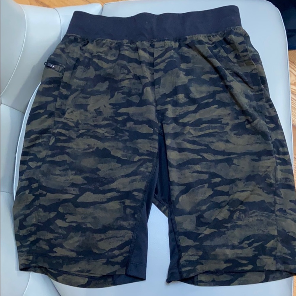 Lululemon men shorts